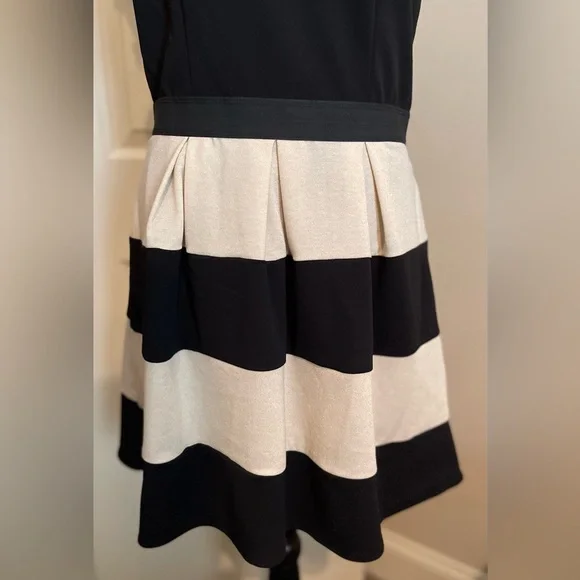 Sleeveless Dress - Picture 6 of 7